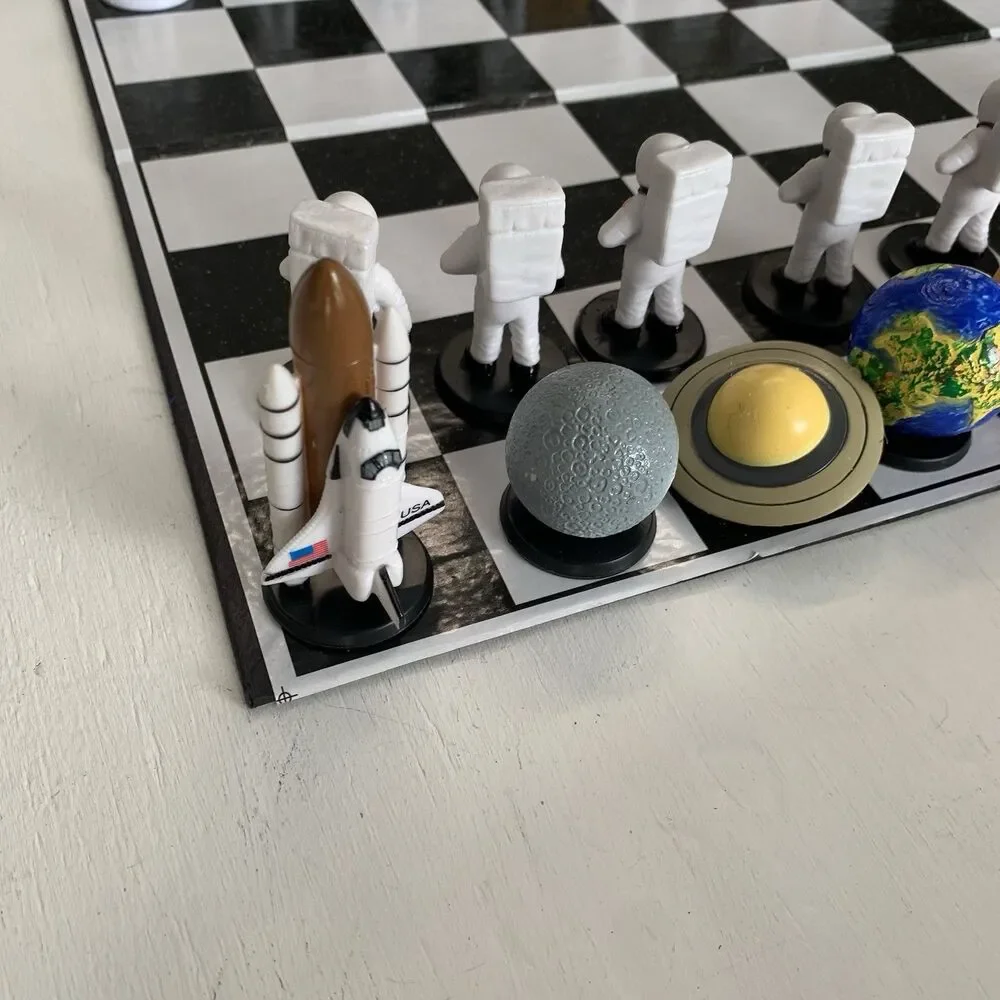 RICO/TAG EXPRESS UNIQE SPACE CHESS BOARD GAME 2001 COMPLETE SET